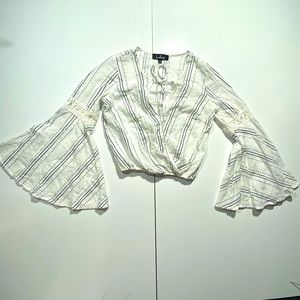 Lulu’s White Black Diamond Striped Cropped Wide Bell Sleeves V-Neck Top NWOT XS